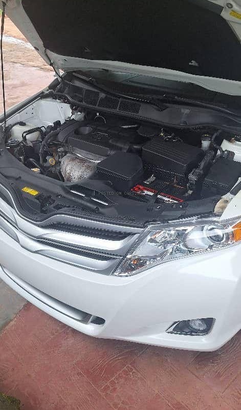 2013 4 plugs Toyota Venza for Sale In Edo image