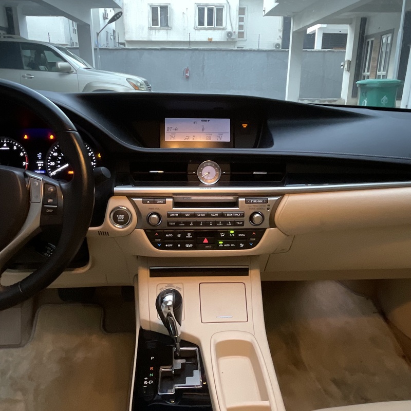 Foreign Used Lexus Es350 2014 (white) for Sale In Lagos image
