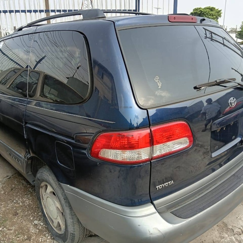 Foreign Used 2002 Toyota Sienna for Sale In Lagos image