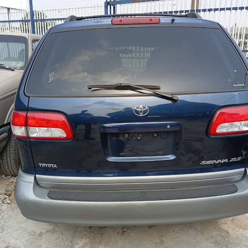 Foreign Used 2002 Toyota Sienna for Sale In Lagos image