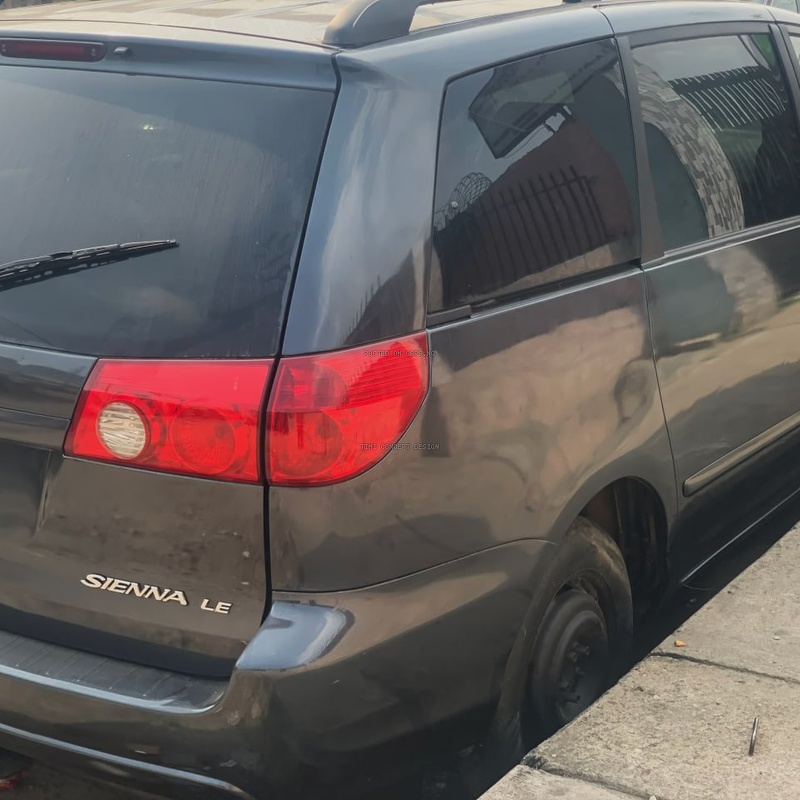 2006 Toyota Sienna for Sale In Lagos image