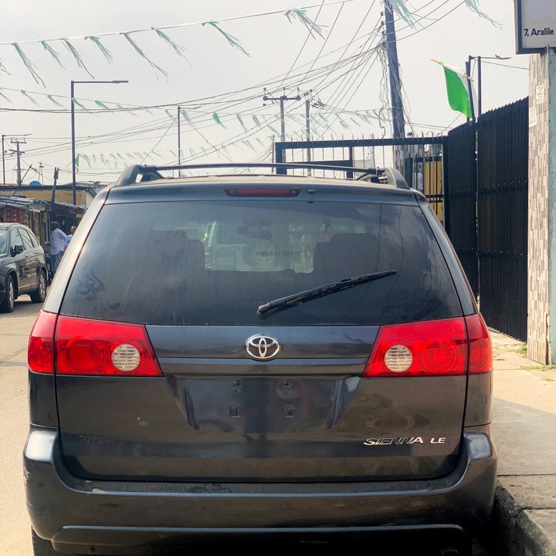 2006 Toyota Sienna for Sale In Lagos image