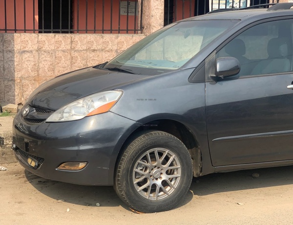 2006 Toyota Sienna for Sale In Lagos