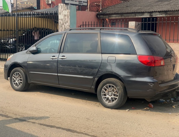 2006 Toyota Sienna for Sale In Lagos