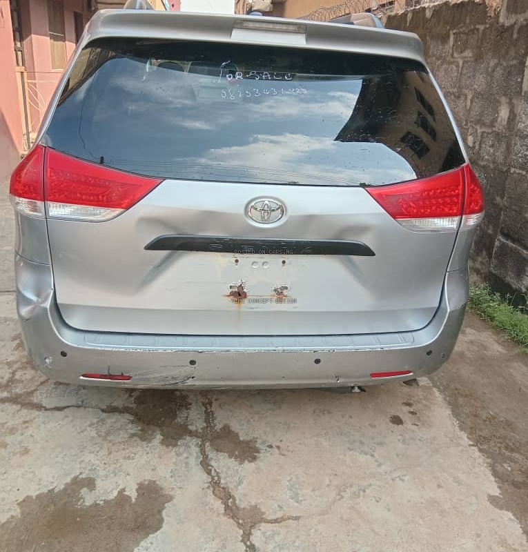 2012 Toyota sienna in nigeria image