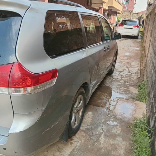 2012 Toyota sienna in nigeria