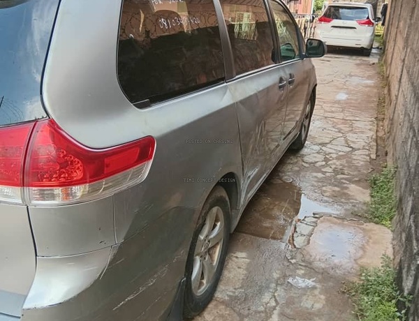 2012 Toyota sienna in nigeria