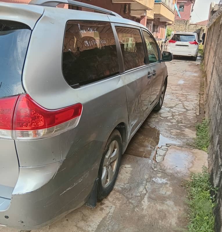 2012 Toyota sienna in nigeria image