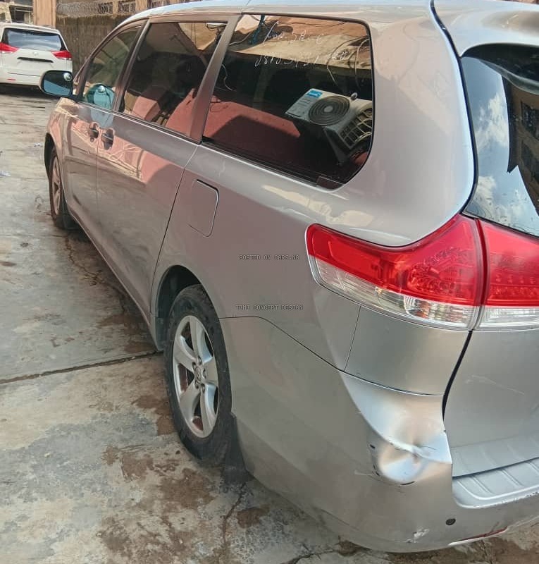 2012 Toyota sienna in nigeria image