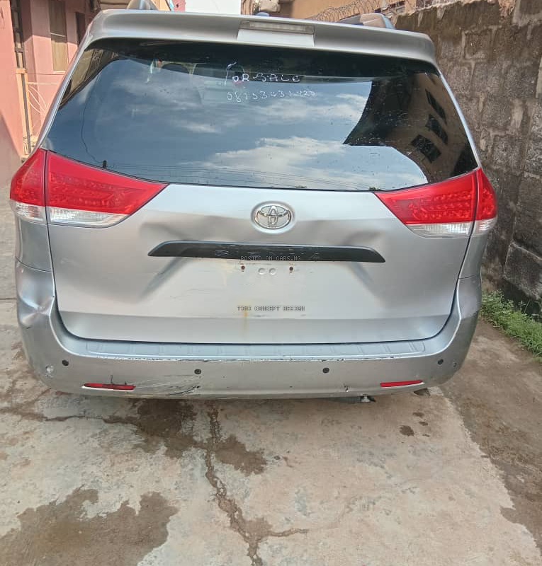2012 Toyota sienna in nigeria image