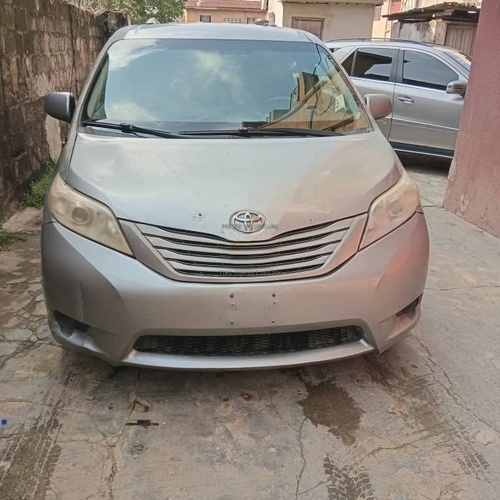 2012 Toyota sienna in nigeria