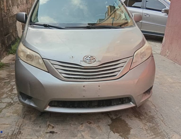 2012 Toyota sienna in nigeria