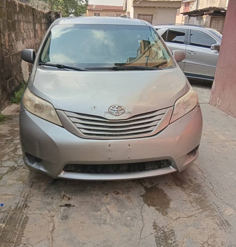 2012 Toyota sienna in nigeria image