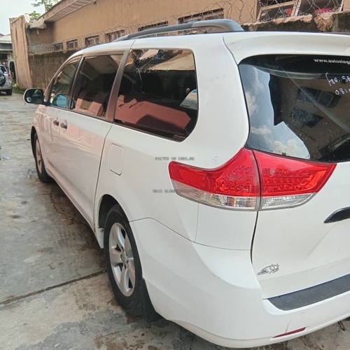 2012 Toyota Sienna for Sale In Yaba Lagos