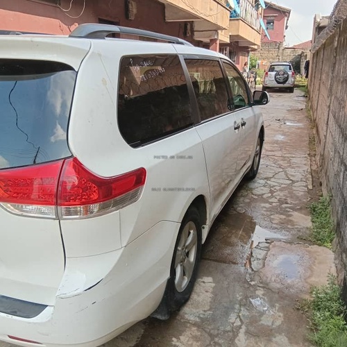 2012 Toyota Sienna for Sale In Yaba Lagos