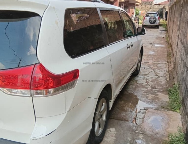 2012 Toyota Sienna for Sale In Yaba Lagos