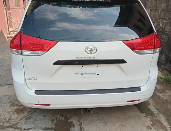 2012 Toyota Sienna for Sale In Yaba Lagos