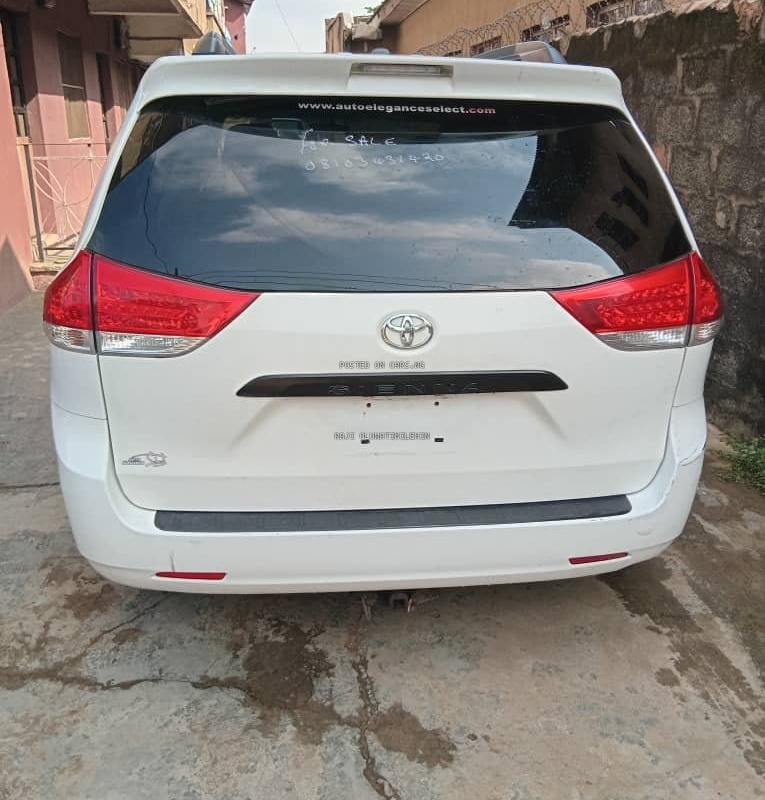 2012 Toyota Sienna for Sale In Yaba Lagos image