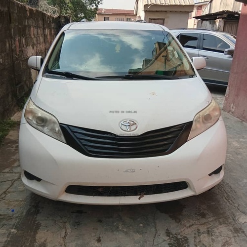 2012 Toyota Sienna for Sale In Yaba Lagos