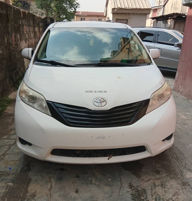 2012 Toyota Sienna for Sale In Yaba Lagos image