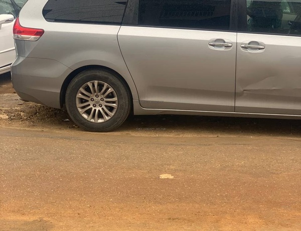 Foreign Used 2015 Toyota Sienna XLE for Sale In Lagos