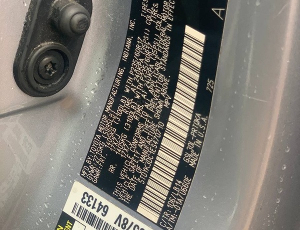 Foreign Used 2015 Toyota Sienna XLE for Sale In Lagos