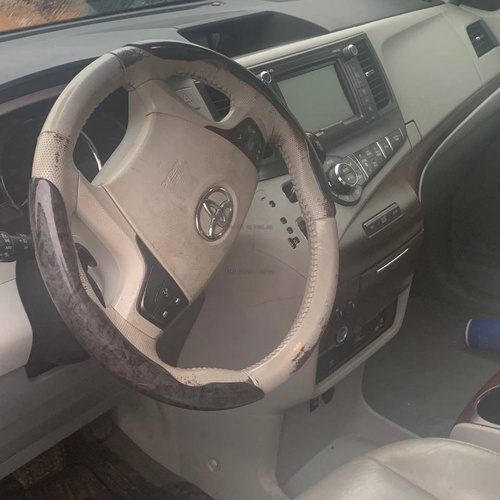 Foreign Used 2015 Toyota Sienna XLE for Sale In Lagos