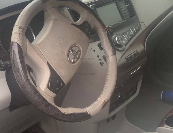 Foreign Used 2015 Toyota Sienna XLE for Sale In Lagos