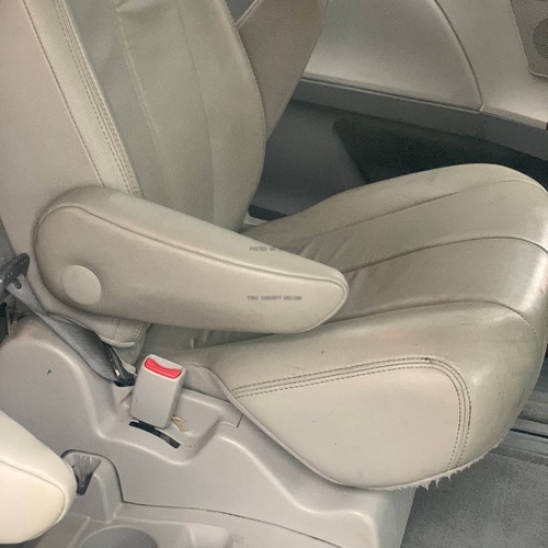 Foreign Used 2015 Toyota Sienna XLE for Sale In Lagos