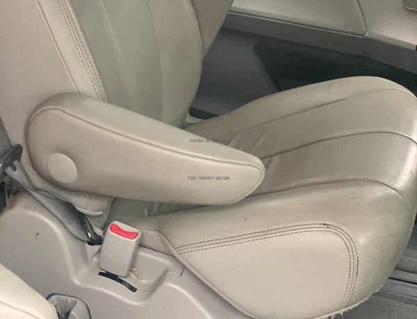 Foreign Used 2015 Toyota Sienna XLE for Sale In Lagos