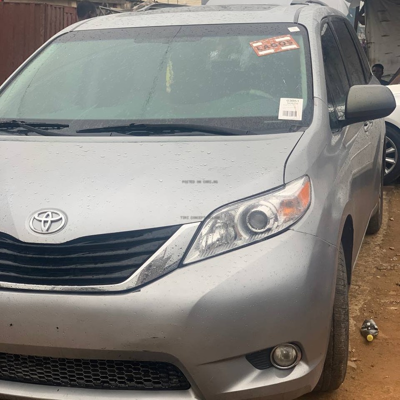 Foreign Used 2015 Toyota Sienna XLE for Sale In Lagos image