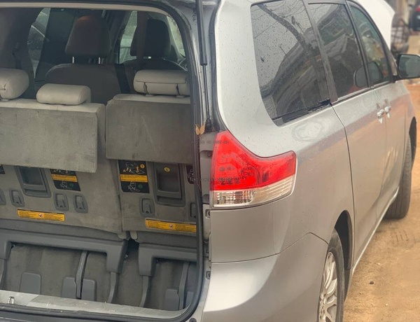 Foreign Used 2015 Toyota Sienna XLE for Sale In Lagos