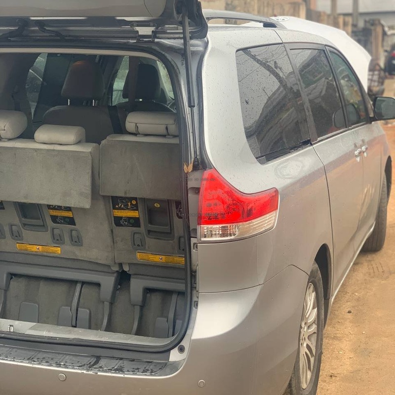 Foreign Used 2015 Toyota Sienna XLE for Sale In Lagos image
