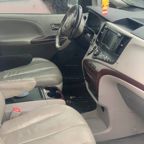 Foreign Used 2015 Toyota Sienna XLE for Sale In Lagos