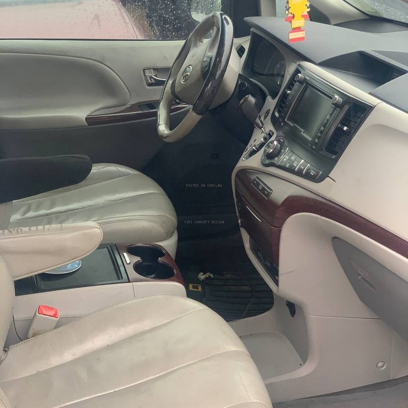 Foreign Used 2015 Toyota Sienna XLE for Sale In Lagos image