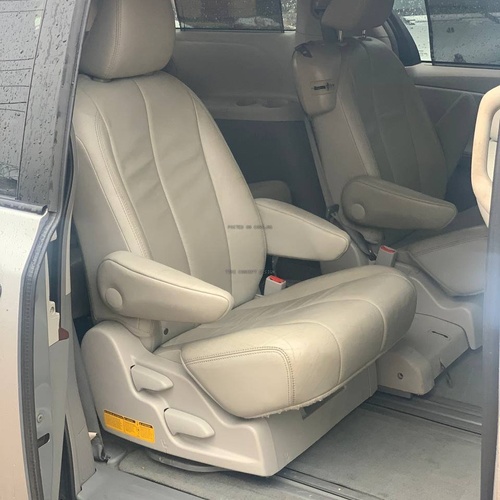 Foreign Used 2015 Toyota Sienna XLE for Sale In Lagos