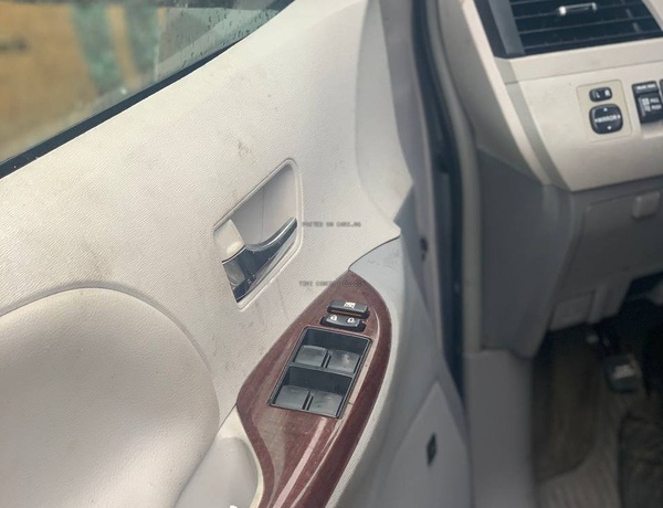 Foreign Used 2015 Toyota Sienna XLE for Sale In Lagos