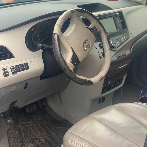 Foreign Used 2015 Toyota Sienna XLE for Sale In Lagos