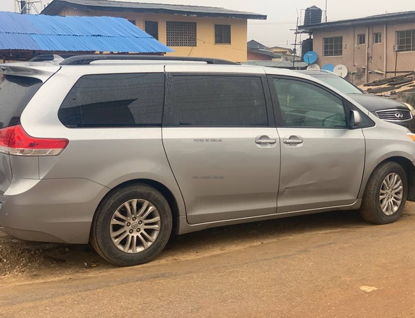 Foreign Used 2015 Toyota Sienna XLE for Sale In Lagos