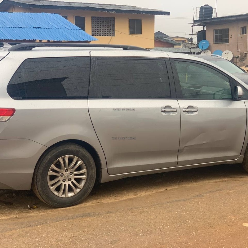 Foreign Used 2015 Toyota Sienna XLE for Sale In Lagos image