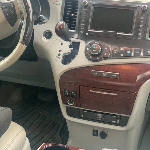 Foreign Used 2015 Toyota Sienna XLE for Sale In Lagos