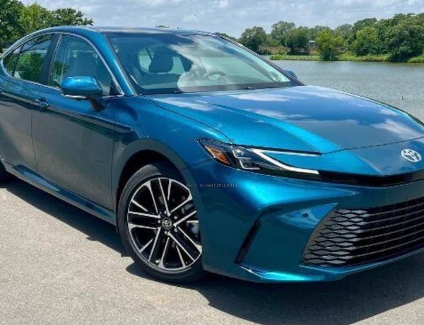 2025 Toyota Camry XLE Hybrid Electric + Petrol