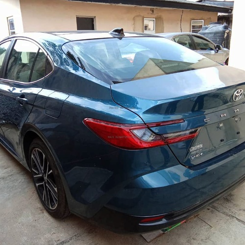 2025 Toyota Camry XLE Hybrid Electric + Petrol