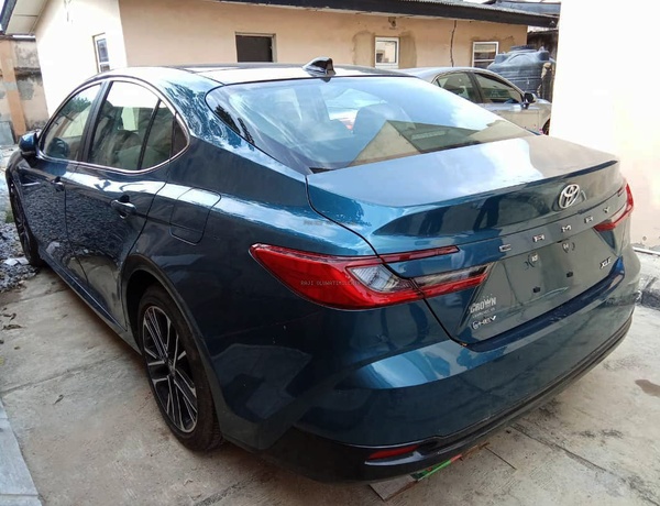 2025 Toyota Camry XLE Hybrid Electric + Petrol