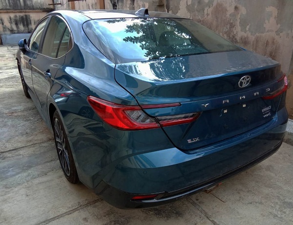 2025 Toyota Camry XLE Hybrid Electric + Petrol