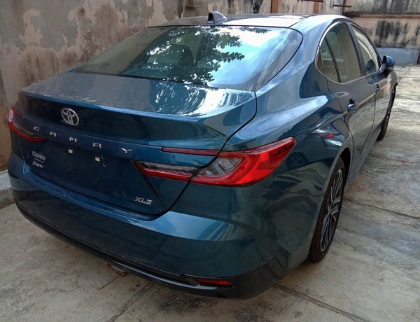 2025 Toyota Camry XLE Hybrid Electric + Petrol