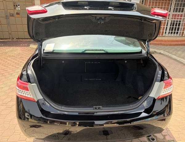 Clean 2011 Toyota Camry LE for Sale In Lagos