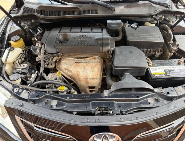 Clean 2011 Toyota Camry LE for Sale In Lagos