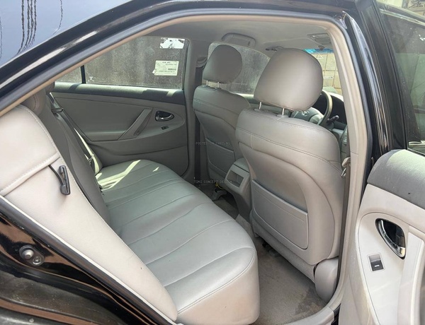 Clean 2011 Toyota Camry LE for Sale In Lagos