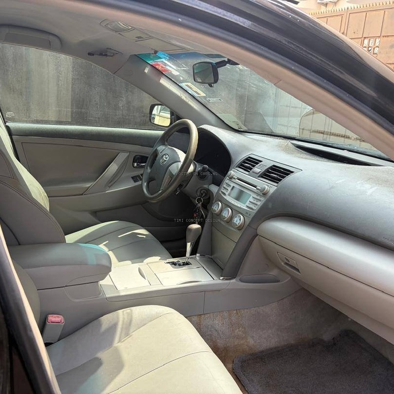 Clean 2011 Toyota Camry LE for Sale In Lagos image